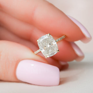 Bague de fiançailles avec halo caché en moissanite en forme de coussin de 2,0 ct