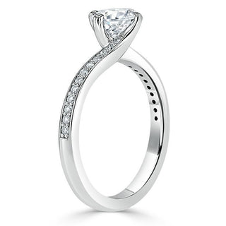 Bague de fiançailles solitaire à taille ronde et pavée de moissanite de 0,75 ct