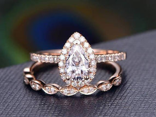 Ensemble de bagues de mariage en moissanite de style milgrain à halo taille poire de 1,0 ct