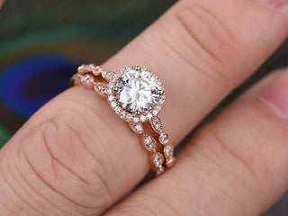 0.75 CT Round Shaped Moissanite Halo Bridal Ring Set