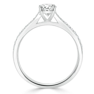 Bague de fiançailles solitaire en moissanite à taille ovale de 0,94 ct avec sertissage pavé