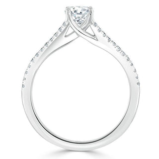 Bague de fiançailles en moissanite à tige fendue et solitaire à taille ovale de 0,75 ct