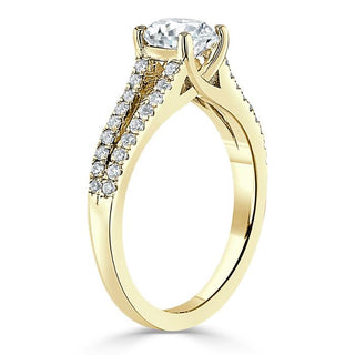 Bague de fiançailles solitaire en moissanite de forme ronde de 0,75 ct à tige fendue