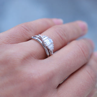 Bague de fiançailles en moissanite baguette à taille émeraude de 0,60 