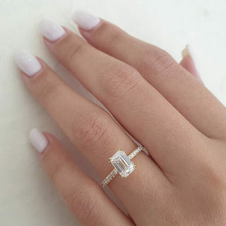 Bague de fiançailles avec halo caché en moissanite en forme d'émeraude de 1,55 ct