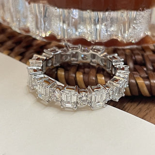 Alliance de mariage alternative avec diamants CVD ronds et émeraude de 3,50 TCW