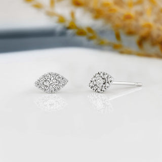 Boucles d'oreilles à tige en diamant et moissanite ronde 0,20 TCW avec mauvais œil