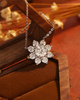 Collier floral avec diamants en moissanite ronde de 0,50 ct