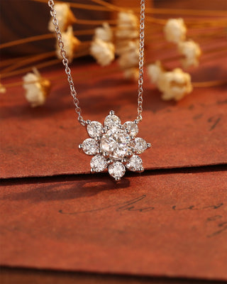 Collier floral avec diamants en moissanite ronde de 0,50 ct