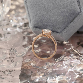 Anillo de compromiso con engaste pavé de diamantes CVD en forma de pera de 1,0 a 3,0 quilates