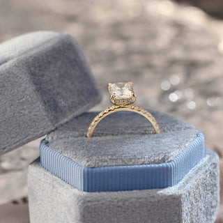 Bague de fiançailles sertie de diamants CVD radiant de 1,0 à 3,0 ct avec halo caché pavé