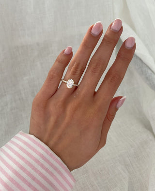 Bague de fiançailles avec diamant ovale CVD de 1,50 à 3,50 ct serti pavé de halo caché