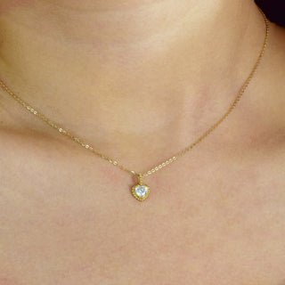 Collier solitaire en forme de cœur avec diamant moissanite milgrain de 0,20 TCW