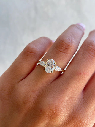 Bague de fiançailles à trois pierres avec diamants ovales CVD de 1,0 à 3,0 ct