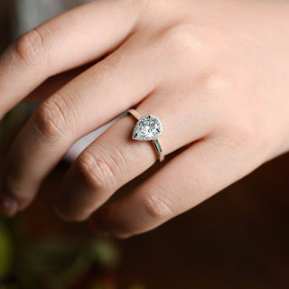 Bague de fiançailles solitaire avec halo de diamants taille poire F/VS1 CVD de 1,25 CT à 3,25 CT