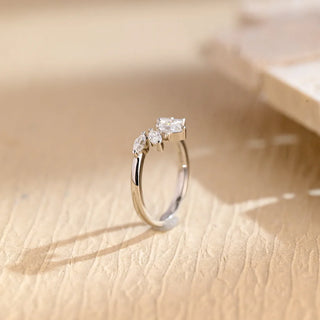 Alliance de mariage incurvée en diamant et moissanite taille marquise