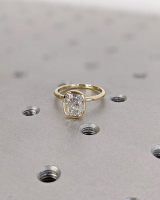 Bague de fiançailles avec diamants CVD à coussin allongé de 1,0 à 3,0 ct sertis clos