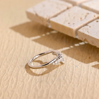 Alliance de mariage incurvée avec diamants en moissanite taille marquise et ronde