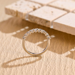 Alliance de mariage semi-éternité avec diamants et moissanite à taille ronde