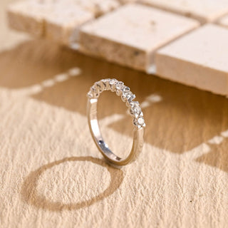 Alliance de mariage semi-éternité avec diamants et moissanite à taille ronde