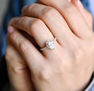 Bague de fiançailles avec halo de diamants en forme de poire CVD de 1,50 à 3,50 ct sertie de pavés