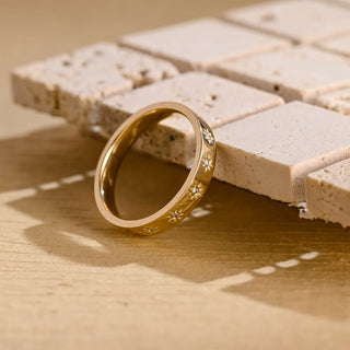 Alliance de mariage à diamants et moissanite à taille ronde sertie en affleurement