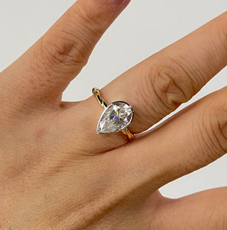 Bague de fiançailles avec monture torsadée en diamant CVD en forme de poire de 1,0 à 3,0 ct