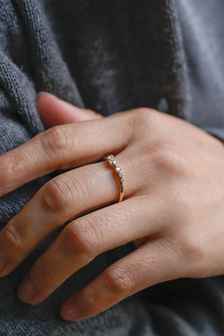 Alliance de mariage en moissanite à coupe ronde et diamants pour femme