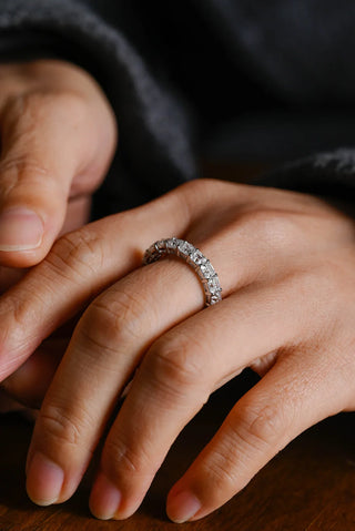 Alianza de boda de eternidad completa con diamantes de moissanita de talla Asscher