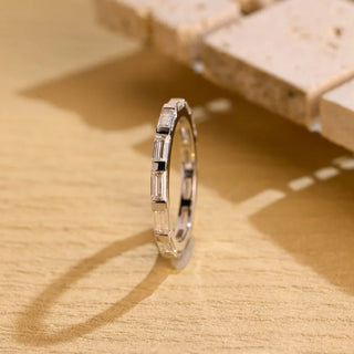 Alliance de mariage éternité complète avec diamants en moissanite taille baguette et barre de sertissage