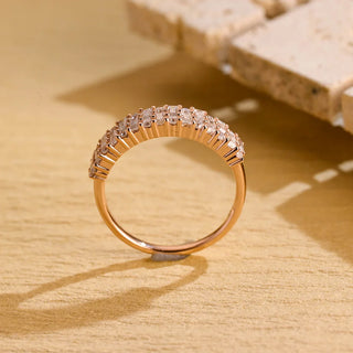 Alliance de mariage demi-éternité en diamants et moissanite à taille ronde et baguette