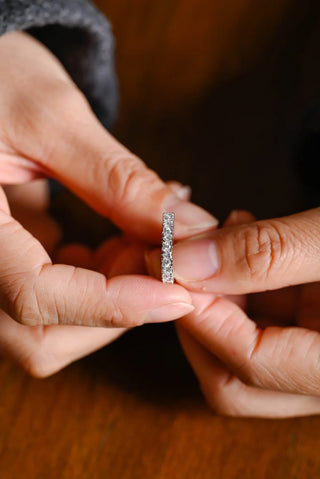 Alianza de boda de eternidad completa con diamantes de moissanita de talla corazón