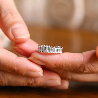 Alianza de boda de eternidad completa con diamantes de moissanita de talla radiante