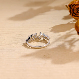 Alliance de mariage en forme mixte avec grappe de diamants en moissanite pour elle