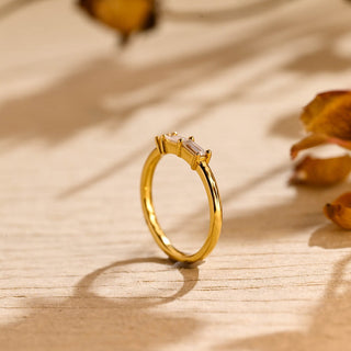 Alliance de mariage à trois pierres avec diamants en moissanite à taille ronde et baguette