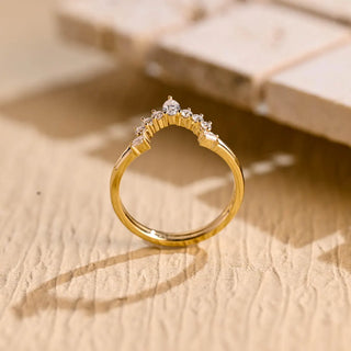 Alliance de mariage incurvée en diamants et moissanite à taille ronde, poire et baguette