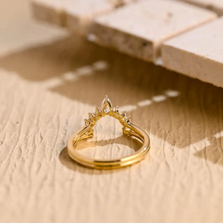 Alliance de mariage incurvée en diamants et moissanite à taille ronde, poire et baguette