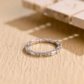 Alliance de mariage éternité avec diamants en moissanite taille baguette et ronde