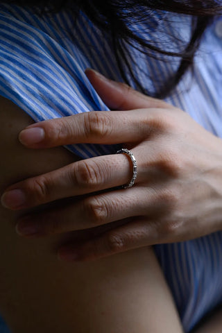 Alianza de boda de eternidad completa con diamantes de moissanita de talla redonda y baguette