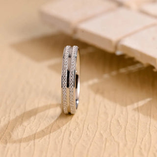 Alliance de mariage à double rangée de diamants en moissanite à taille ronde