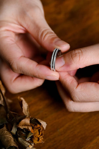 Alliance de mariage à double rangée de diamants en moissanite à taille ronde