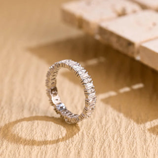 Alliance de mariage éternité en diamants taille baguette et marquise en moissanite