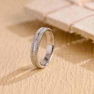 Alliance de mariage à double rangée de diamants en moissanite à taille ronde