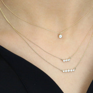 Collier avec lunette ronde en moissanite de 0,10 TCW