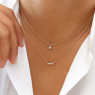 Collier avec lunette ronde en moissanite de 0,10 TCW