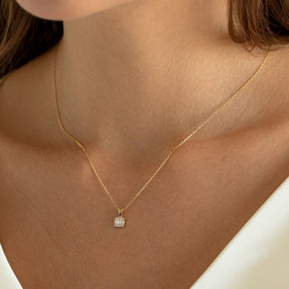 Collier carré en moissanite ronde et baguette de 0,18 TCW