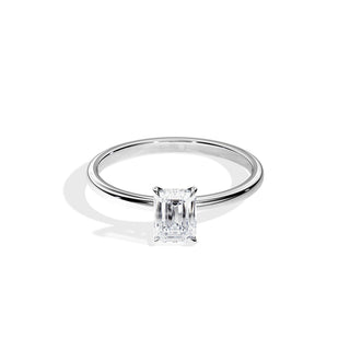 Bague de fiançailles en moissanite de style solitaire émeraude de 1,0 ct