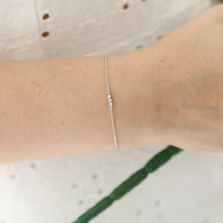 Bracelet à trois diamants en moissanite ronde 0,06 TCW