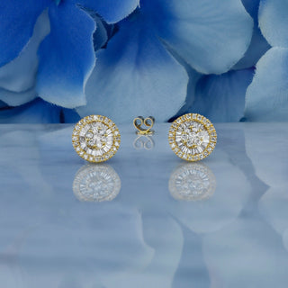 Boucles d'oreilles à tige en grappe de diamants en moissanite ronde et baguette de 0,83 TCW