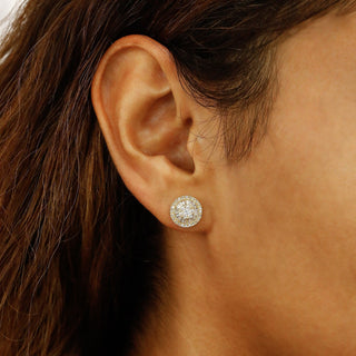 Boucles d'oreilles à tige en grappe de diamants en moissanite ronde et baguette de 0,83 TCW